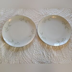Set Of 2 Vtg 70s St Regis White Fine China Plates W/ Flowers & Platinum Edge